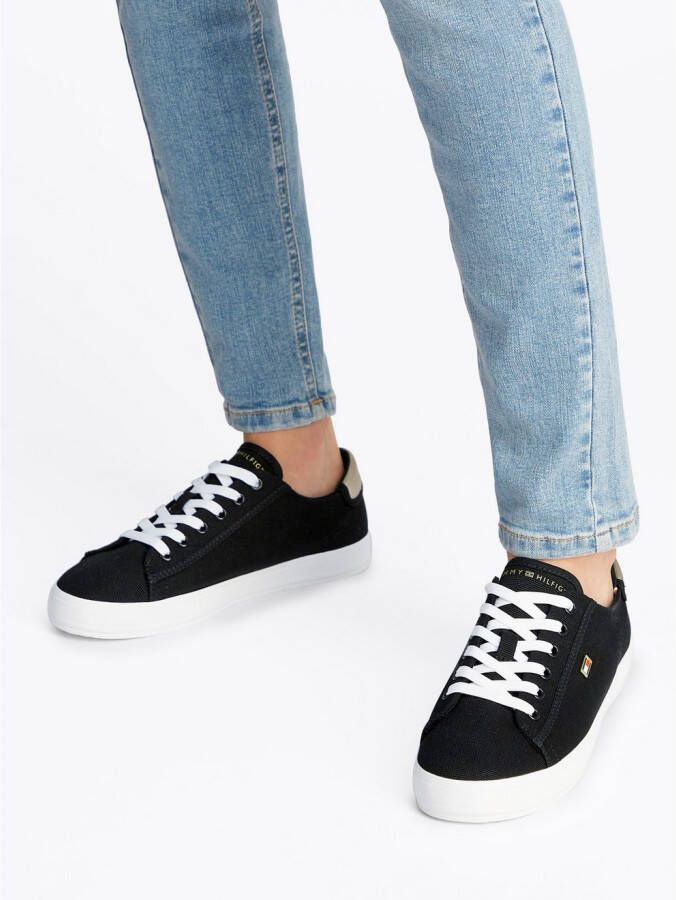 Tommy Hilfiger Plateausneakers VULC CANVAS LACE UP SNEAKER vrijetijdsschoen lage schoen veterschoen in smalle vorm