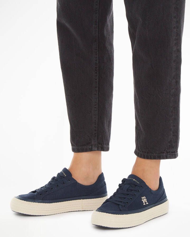 Tommy Hilfiger Plateausneakers VULC SNEAKER LINNEN met gepolsterde schaprand vrijetijdsschoen lage schoen veterschoen