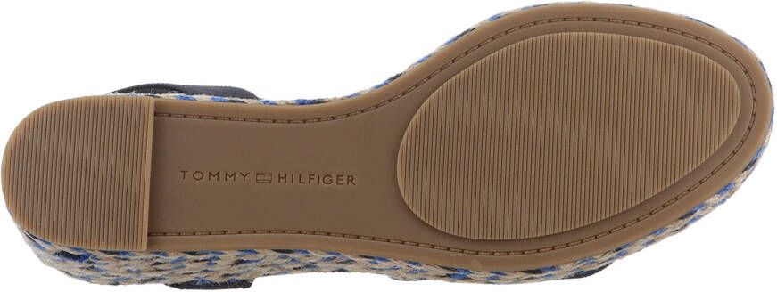 Tommy Hilfiger Sleehaksandaaltjes COLORFUL WEDGE SATIN SANDAL zomerschoen sandaal keilhak met verstelbare gesp