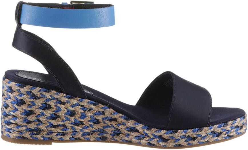 Tommy Hilfiger Sleehaksandaaltjes COLORFUL WEDGE SATIN SANDAL zomerschoen sandaal keilhak met verstelbare gesp