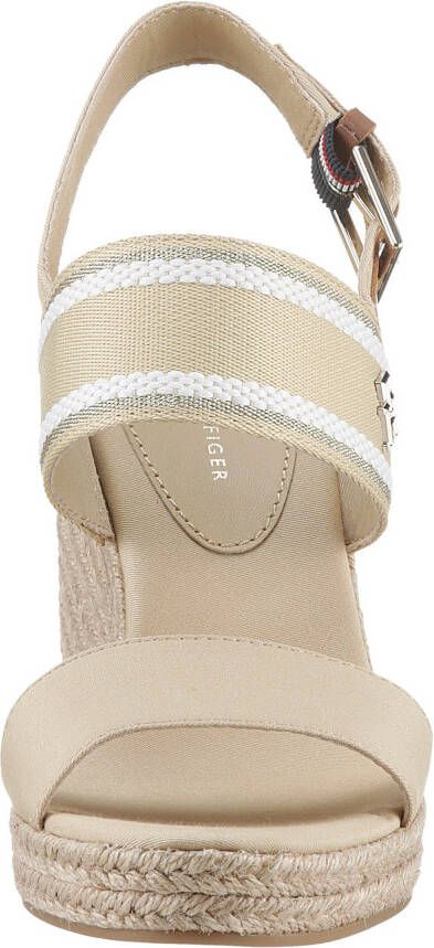 Tommy Hilfiger Sleehaksandaaltjes WEBBING HIGH WEDGE SANDAL zomerschoen sandaal wig hak met zij th-label