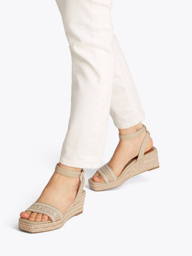 Tommy Hilfiger Sleehaksandaaltjes ESPAD MID WEDGE bandjessandaal zomerschoen met verstelbare gesp