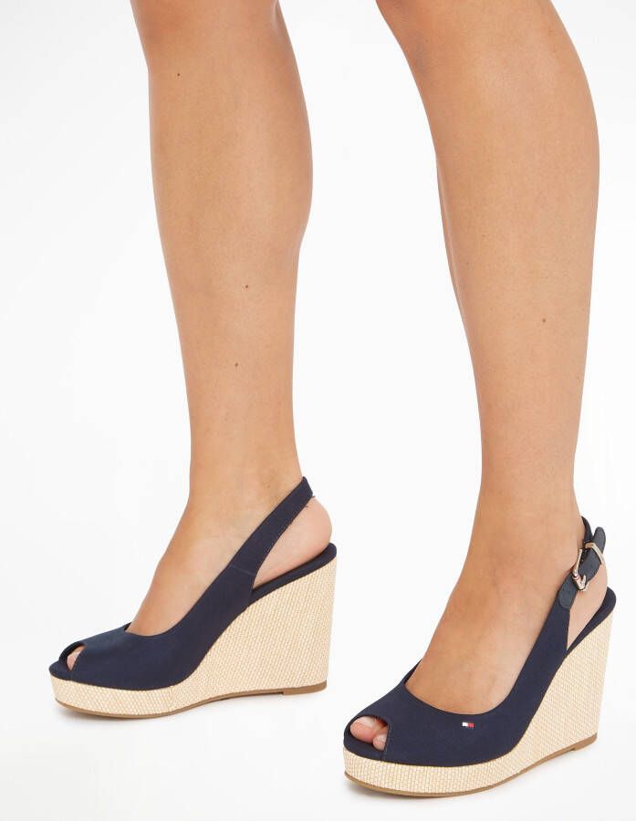 Tommy Hilfiger Sleehaksandaaltjes ICONIC ELENA SLING BACK WEDGE zomerschoen sandaal keilhak met verstelbare gesp