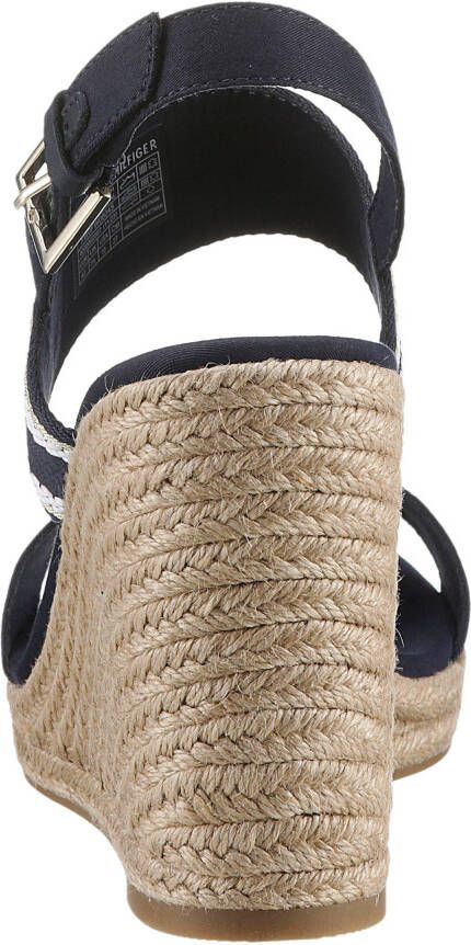 Tommy Hilfiger Sleehaksandaaltjes WEBBING HIGH WEDGE SANDAL zomerschoen sandaal wig hak met zij th-label