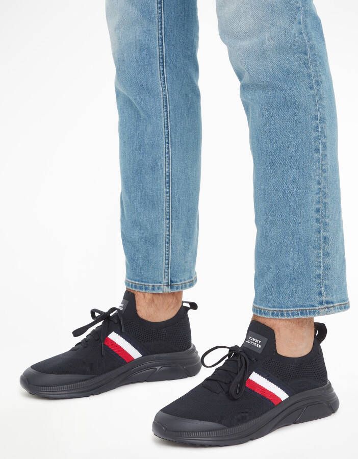 Tommy Hilfiger Slip-on sneakers MODERN RUNNER KNIT STRIPES ESS Veterschoen vrijetijdsschoen slipper met zijstrepen