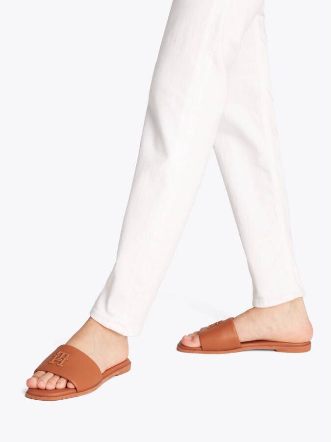 Tommy Hilfiger Slippers TH LOGO HARDWARE LEATHER MULE zomerschoen flats comfortabele schoen met th-logo