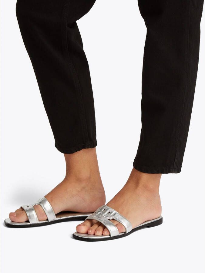 Tommy Hilfiger Slippers TH LOGO STRAP METALLIC MULE blokhak zomerschoen flats comfort-schoen met th-logo