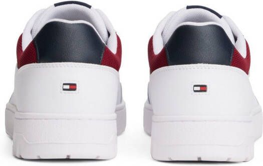 Tommy Hilfiger Sneakers TH BASKET CORE LTH vrijetijdsschoen halfhoge schoen veterschoen logo-patch op de schoentong