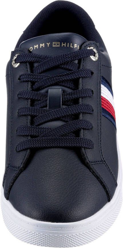 Tommy Hilfiger Sneakers ESSENTIAL STRIPES SNEAKER met logo-opschrift op de tong