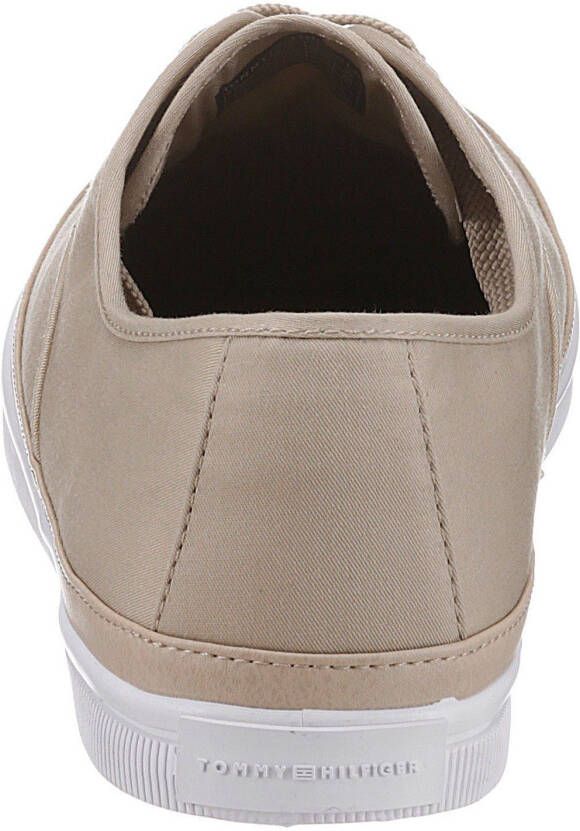 Tommy Hilfiger Sneakers ESSENTIAL KESHA LACE SNEAKER geborduurde logovlag e-breedte vrijetijdsschoen lage schoen veterschoen