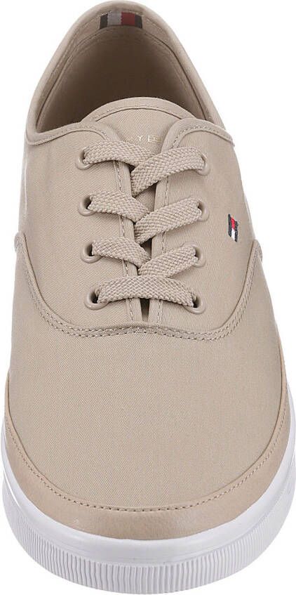 Tommy Hilfiger Sneakers ESSENTIAL KESHA LACE SNEAKER geborduurde logovlag e-breedte vrijetijdsschoen lage schoen veterschoen