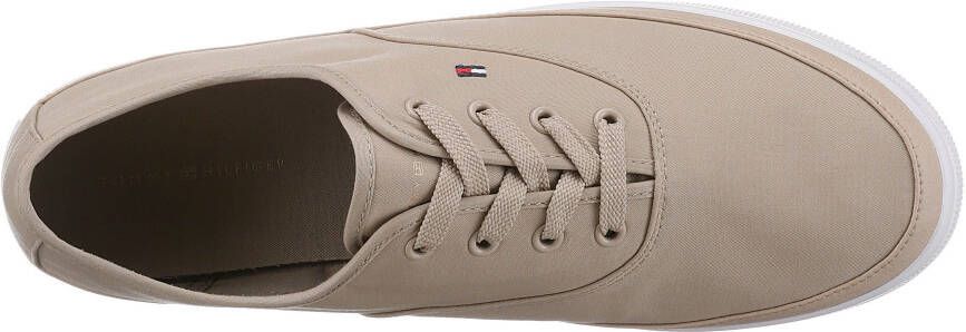 Tommy Hilfiger Sneakers ESSENTIAL KESHA LACE SNEAKER geborduurde logovlag e-breedte vrijetijdsschoen lage schoen veterschoen