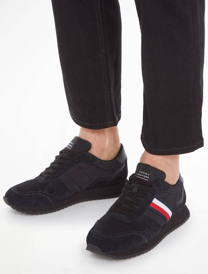Tommy Hilfiger Sneakers RUNNER EVO MIX met gepolsterde schaprand vrijetijdsschoen halve schoen veterschoen
