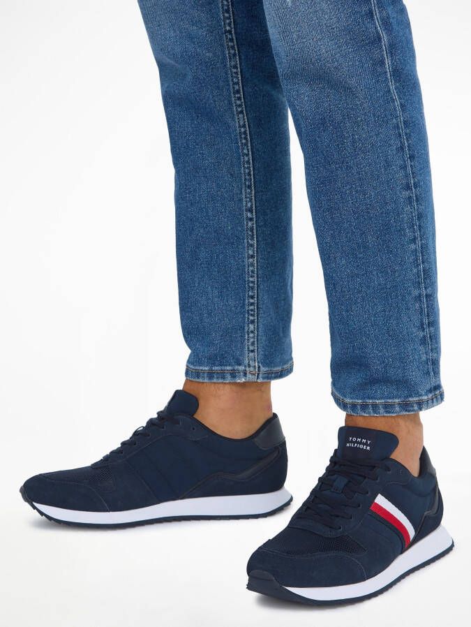 Tommy Hilfiger Sneakers RUNNER EVO MIX ESS met zijstrepen vrijetijdsschoen lage schoen veterschoen