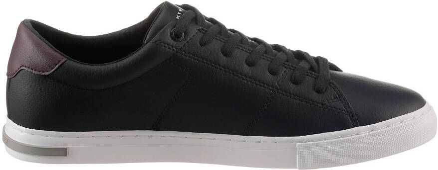 Tommy Hilfiger Sneakers ESSENTIAL LEATHER DETAIL VUL met contrastafwerking vrijetijdsschoen lage schoen veterschoen