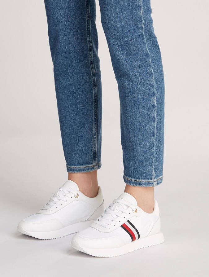 Tommy Hilfiger Sneakers ESSENTIAL RUNNER GLOBAL STRIPES vrijetijdsschoen halfschoen veterschoen met zijstrepen