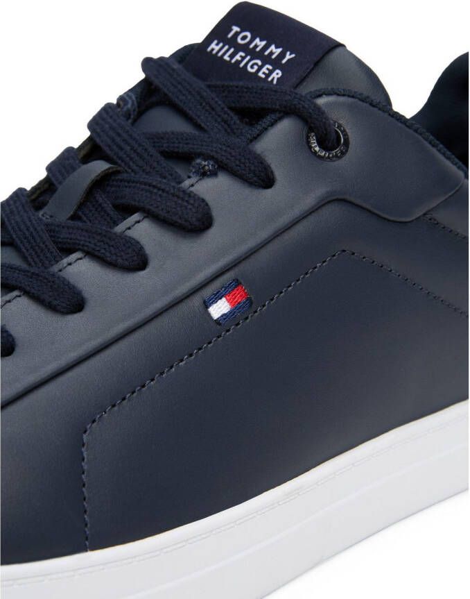 Tommy Hilfiger Sneakers ICON COURT LTH FLAG ESS vrijetijdsschoen lage schoen veterschoen met kleine logovlag - Foto 4