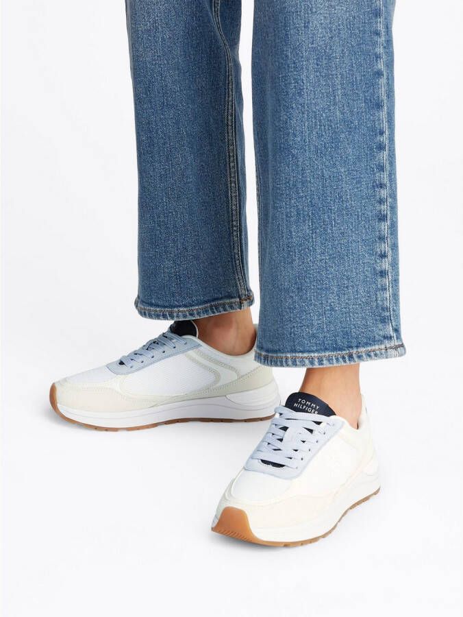 Tommy Hilfiger Sneakers met sleehak CASUAL FASHION RUNNER MIX vrijetijdsschoen lage schoen veterschoen in contrast-look