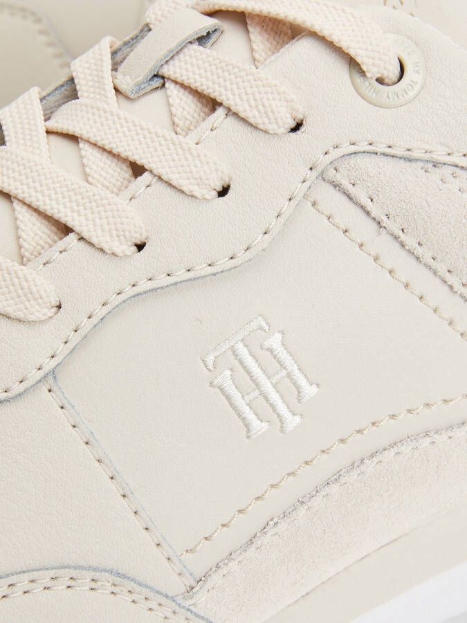 Tommy Hilfiger Sneakers met sleehak FEMININE ACTIVE SNEAKER met geborduurd logo