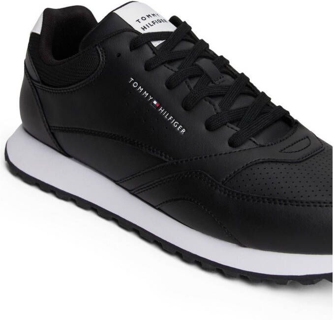 Tommy Hilfiger Sneakers NEW RUNNER EVA LTH ESS vrijetijdsschoen halfhoge schoen veterschoen met sportieve perforatie