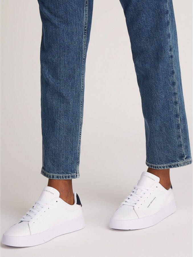 Tommy Hilfiger Sneakers TH COURT LTH DETAIL ESS vrijetijdsschoen lage schoen veterschoen met zijlijk logo-opdruk