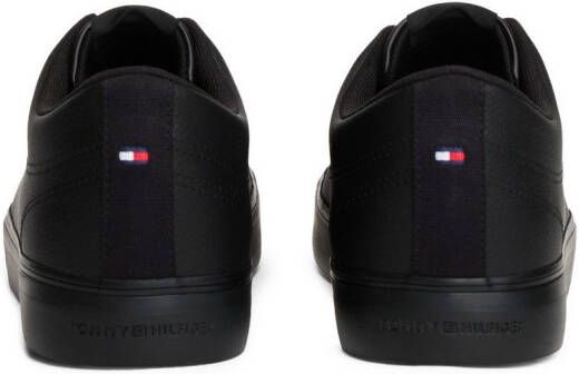 Tommy Hilfiger Sneakers TH HI VULC CORE LOW LTH II ESS vrijetijdsschoen halfhoge schoen veterschoen in smalle vorm