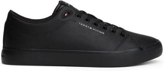 Tommy Hilfiger Sneakers TH HI VULC CORE LOW LTH II ESS vrijetijdsschoen halfhoge schoen veterschoen in smalle vorm