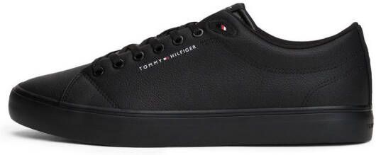 Tommy Hilfiger Sneakers TH HI VULC CORE LOW LTH II ESS vrijetijdsschoen halfhoge schoen veterschoen in smalle vorm