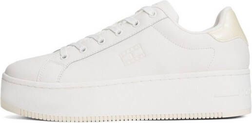 TOMMY JEANS Plateausneakers TJW FLATFORM PEARLIZED SNEAKER vrijetijdsschoen halfhoge schoen veterschoen met zachte schachtrand