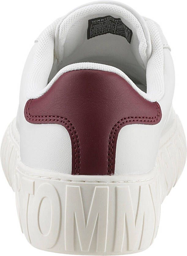 TOMMY JEANS Plateausneakers TJW NEW CUPSOLE LEATH LC met contrastafwerking op de hiel vrijetijdsschoen halfhoge schoen veterschoen
