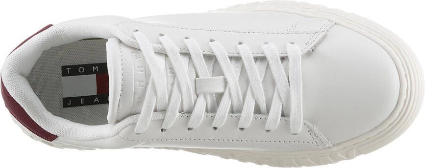 TOMMY JEANS Plateausneakers TJW NEW CUPSOLE LEATH LC met contrastafwerking op de hiel vrijetijdsschoen halfhoge schoen veterschoen