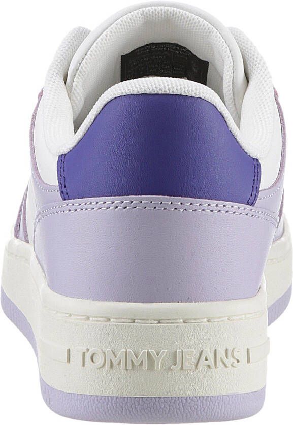 TOMMY JEANS Plateausneakers TJW RETRO BASKET TONAL LOGO met zijlogo-vlag vrijetijdsschoen lage schoen veterschoen