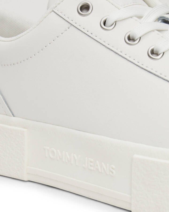 TOMMY JEANS Plateausneakers TJW FOXING FLATFORM SNEAKER vrijetijdsschoen lage schoen veterschoen met logo-opdruk in het plateau