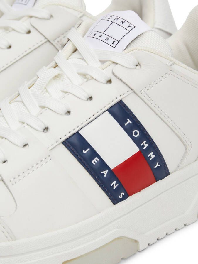 TOMMY JEANS Plateausneakers THE BROOKLYN ELEVATED met zijlogo-embleem vrijetijdsschoen lage schoen veterschoen