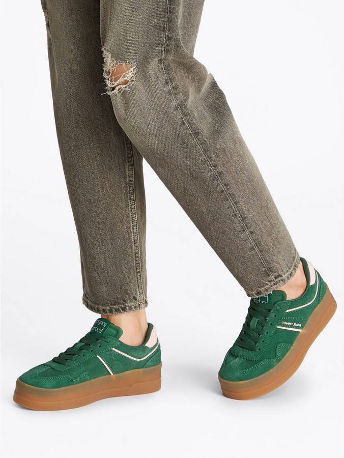 TOMMY JEANS Plateausneakers THE GREENWICH FLATFORM SUEDE vrijetijdsschoen lage schoen veterschoen met subtiele decoratieve stiksels