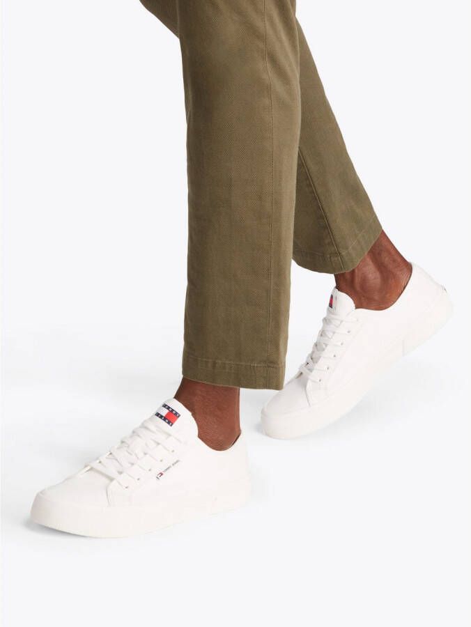 TOMMY JEANS Plateausneakers TJM LACE UP CANVAS COLOR vrijetijdsschoen lage schoen veterschoen met logo-patch op de tong