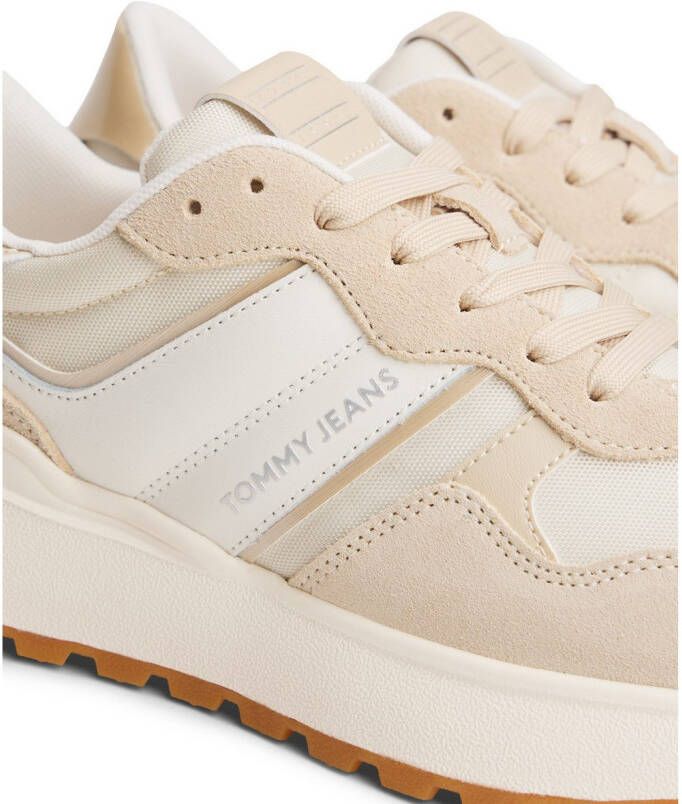 TOMMY JEANS Plateausneakers TJW CLEATED RUNNER vrijetijdsschoen lage schoen veterschoen met contrastafwerking