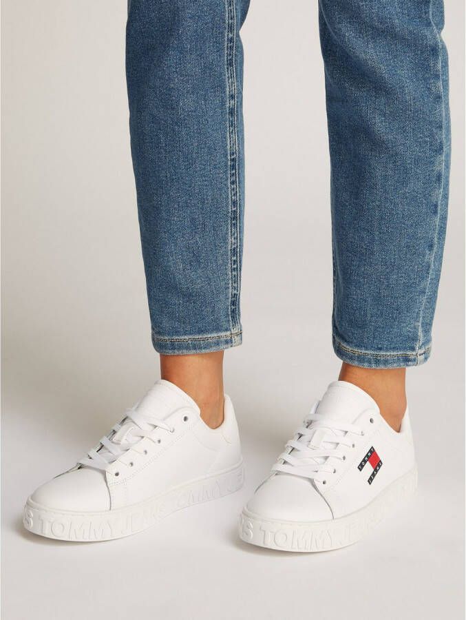 TOMMY JEANS Plateausneakers TJW LOGO OUTSOLE SNEAKER ESS vrijetijdsschoen lage schoen veterschoen met zijlogo-vlag