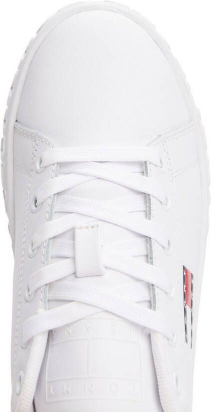 TOMMY JEANS Plateausneakers TJW LOGO OUTSOLE SNEAKER ESS vrijetijdsschoen lage schoen veterschoen met zijlogo-vlag