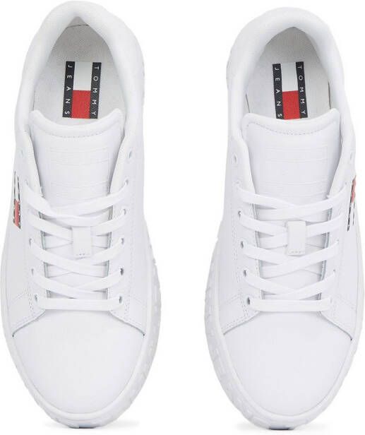 TOMMY JEANS Plateausneakers TJW LOGO OUTSOLE SNEAKER ESS vrijetijdsschoen lage schoen veterschoen met zijlogo-vlag