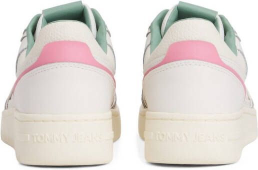 TOMMY JEANS Plateausneakers TJW RETRO BASKET SNEAKER vrijetijdsschoen halfhoge schoen veterschoen met geprint logo vlag