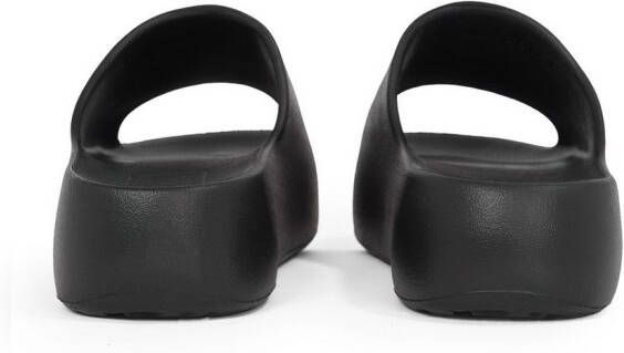 TOMMY JEANS Slippers TJW CHUNKY POOL SLIDE ESS plateau zomerschoen instapschoen comfortabele schoen logo-opdruk