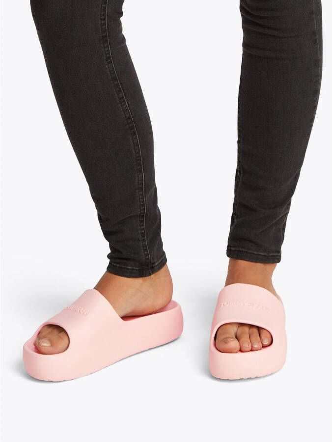 TOMMY JEANS Slippers TJW CHUNKY POOL SLIDE ESS plateau zomerschoen instapschoen comfortabele schoen logo-opdruk