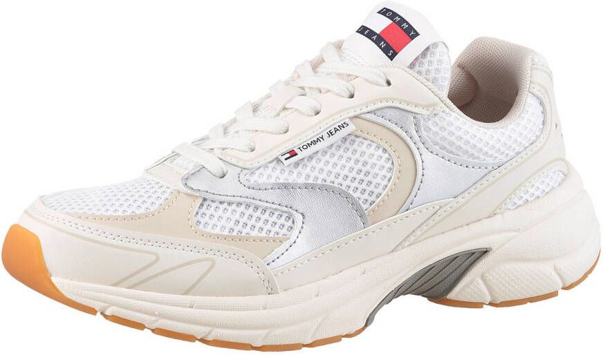 TOMMY JEANS Sneakers met sleehak THE CONEY METALLIC vrijetijdsschoen veterschoen lage schoen ugly sneaker logo-patch