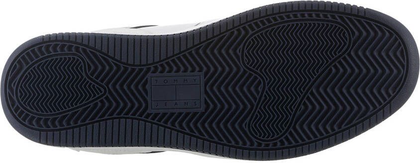 TOMMY JEANS Sneakers met sleehak TJM RETRO BASKET CUPSOLE veterschoenen vrijetijdsschoen lage schoen met contrastafwerkingen