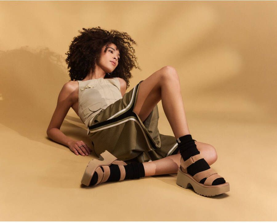 UGG Plateausandaaltjes NEW HEIGHTS ANKLE STRAP wedge-sandaal plateauschoen met praktische klittenbandsluiting