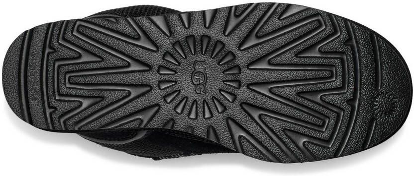 UGG Plateausneakers LOWMEL Midcut sneaker veterschoen met gewatteerde schachtrand