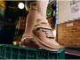 Ugg Lo Lowmel mustard Lifestyle in beige formaten: 36 - Thumbnail 13