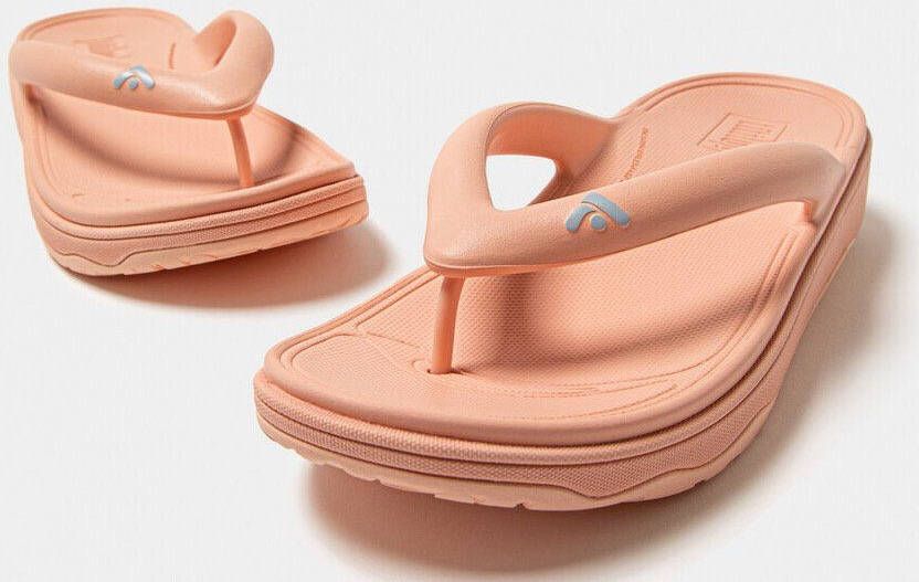 Fitflop Teenslippers RELIEFF RECOVERY TOE-POST SANDALS TONAL RUBBER wig-hak zomerschoen slippers met microwobbleboard