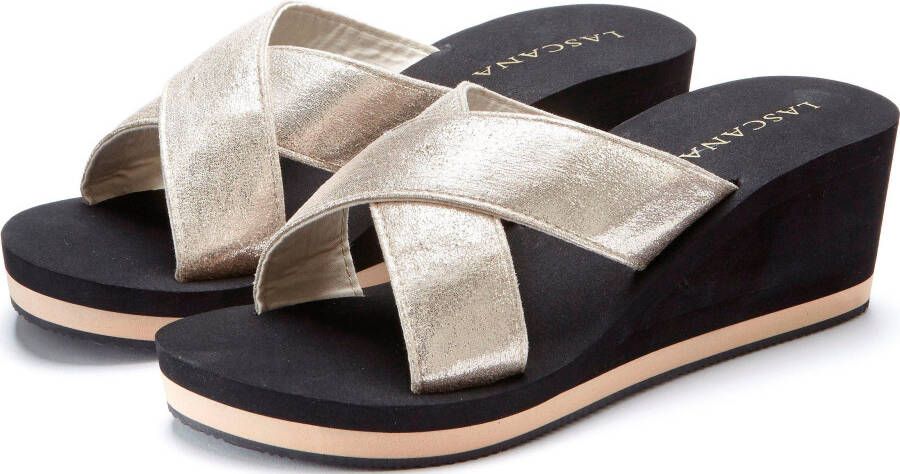 Lascana Badslippers Sandaal pantoletten badschoen met sleehak en metallic-look VEGAN